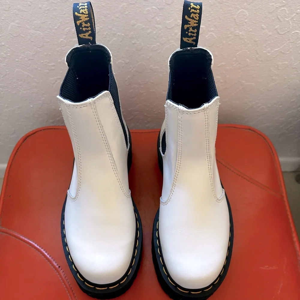 Dr Martens 2976 Smooth Leather Platform Quad Chelsea Boots in White unisex - Picture 4 of 16